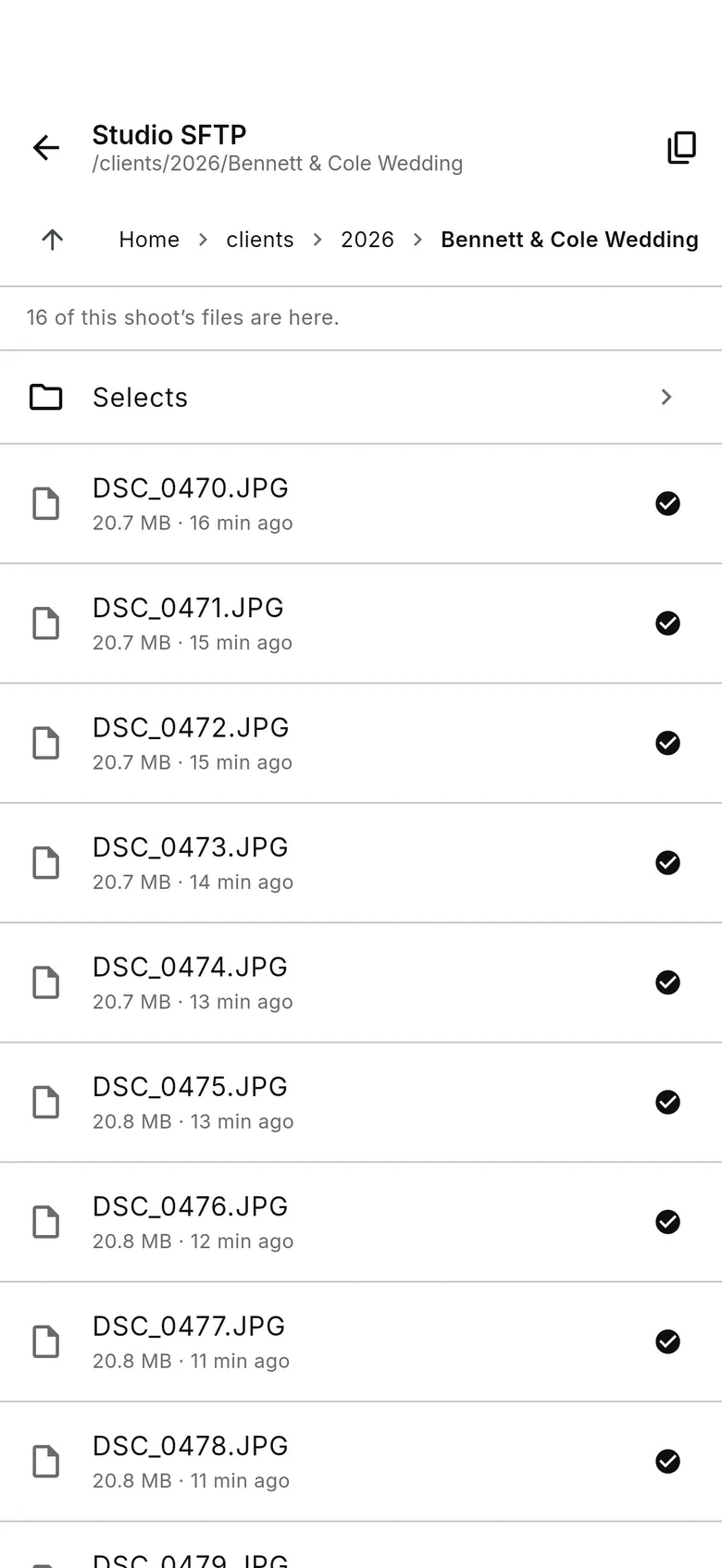 CloudTether 1.1 remote folder browser on an SFTP server showing a shoot's folder with a Selects subfolder and delivered photos marked